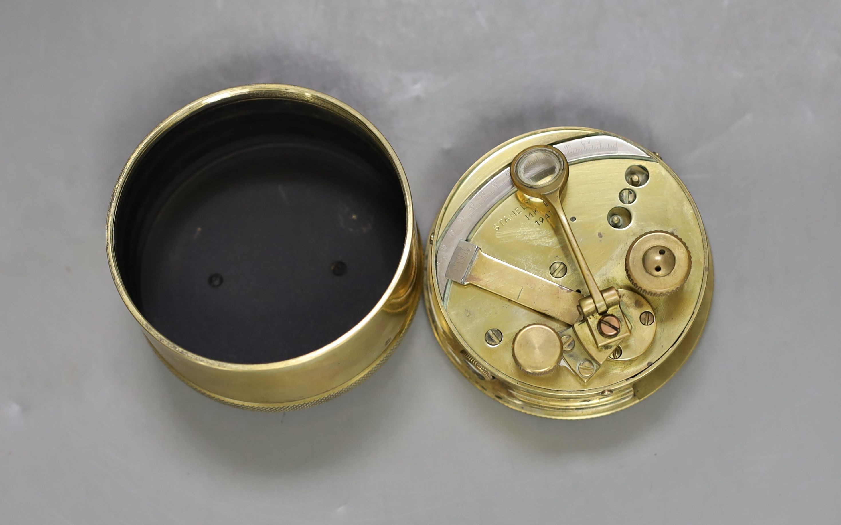 A Stanley mark III 1941 brass cased military pocket sextant, 7.8cm